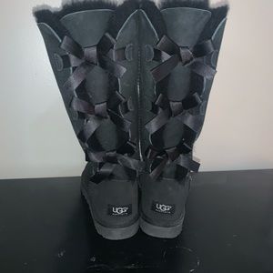UGG Bailey Bows (3 bow)